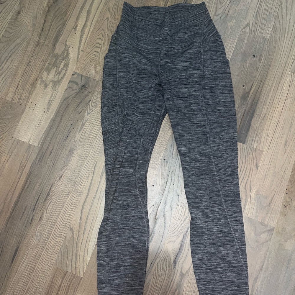 LULULEMON ALIGN LEGGINGS size 4• 25 in